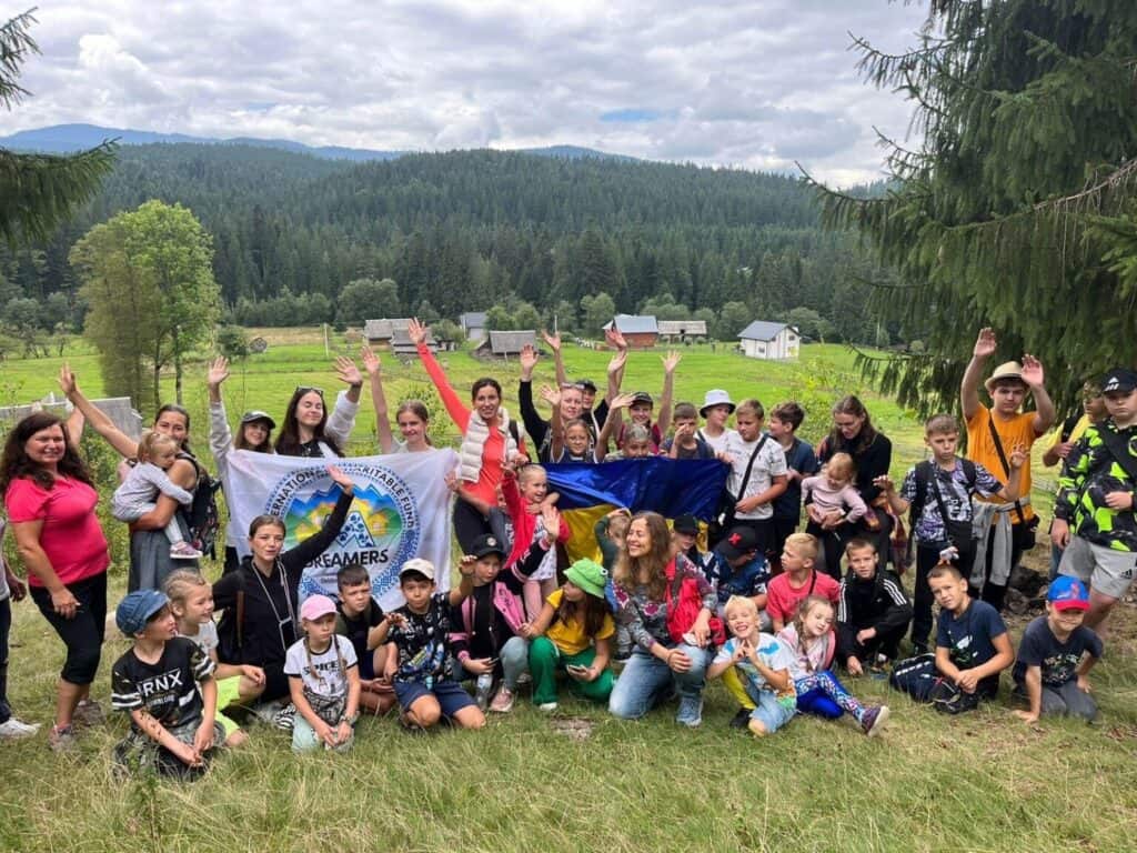 Mothers and children participating in a psychological recovery retreat